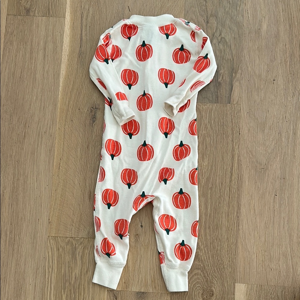 Hanna Andersson Pumpkin Pjs - Picture 2 of 3